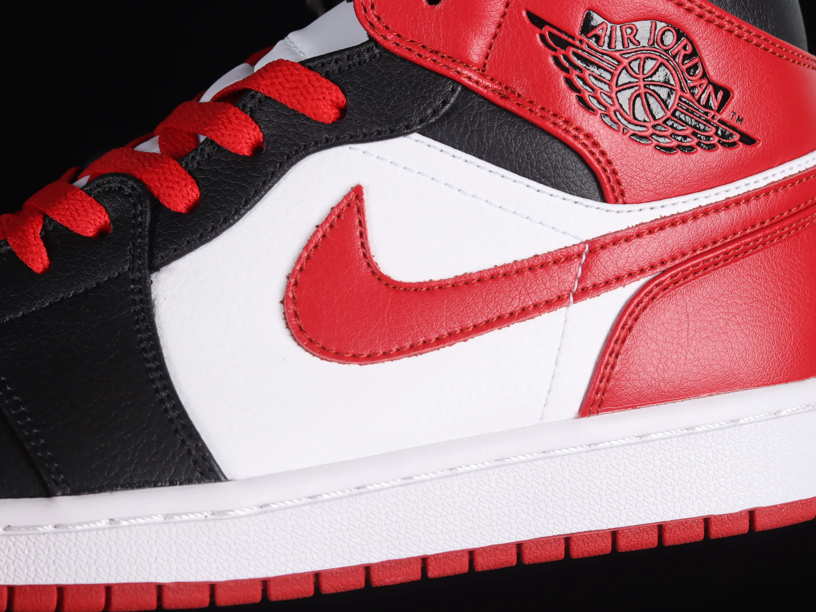 All categories Air Jordan Jordan series basketball shoes Air Jordan 1 Mid Air Jordan 1 Mid AJ1 Joe 1 black red toe Zhongbang basketball shoes BQ6472-079